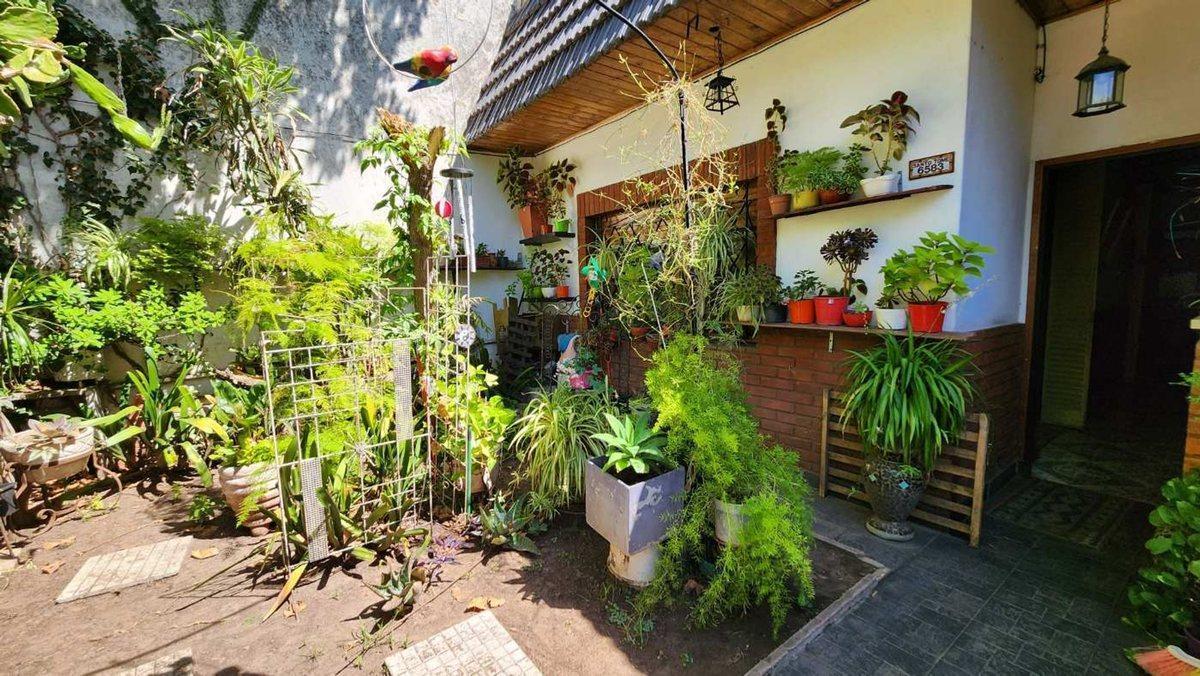VENTA CASA 4 AMBIENTES A REFACCIONAR EN VERSALLES