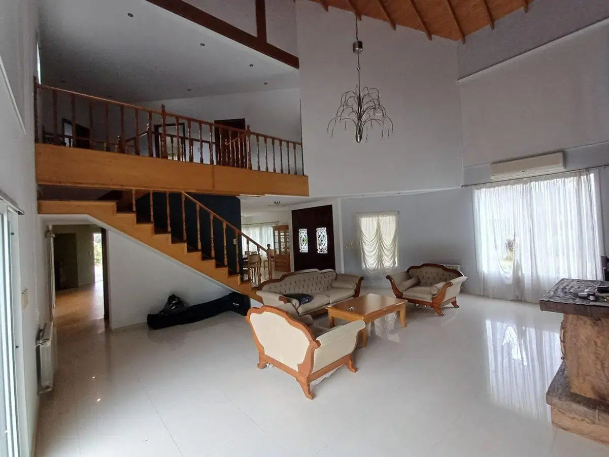 Casa en Venta en El Lauquen valor negociable! 3