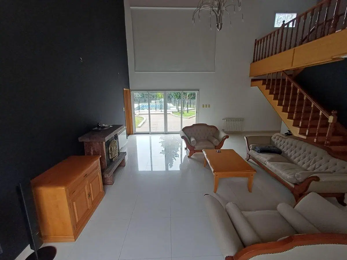 Casa en Venta en El Lauquen valor negociable! 4