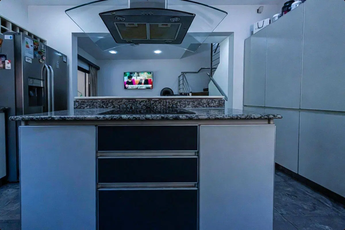 CASA DE 6 AMBIENTES GARAGE QUINCHO JARDIN QUILMES 4