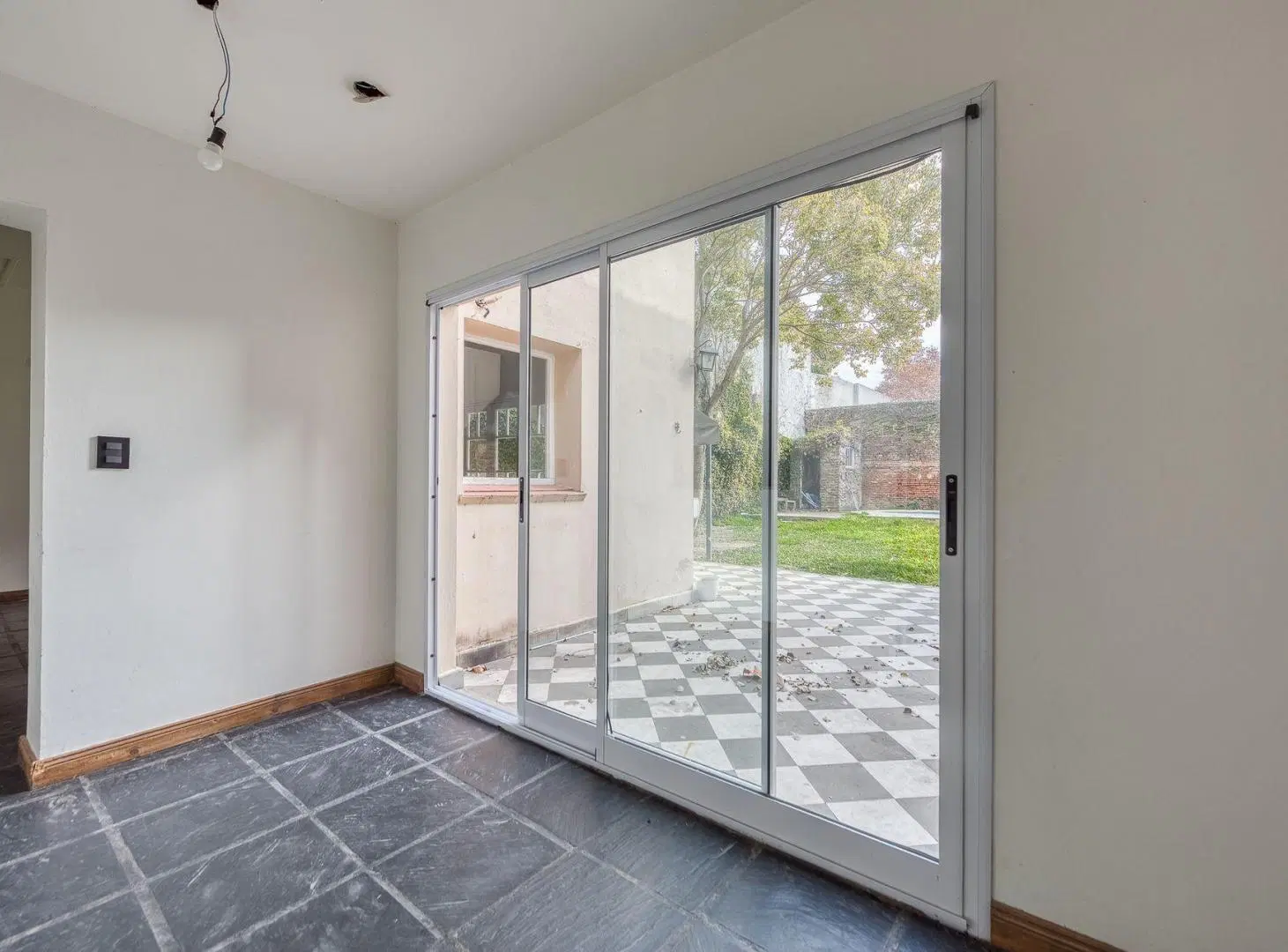 Casa moderna con jardín y pileta 5