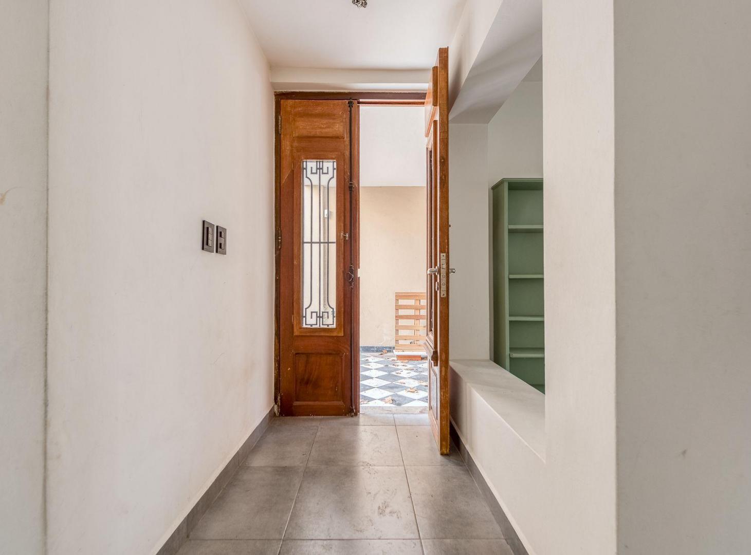 Casa moderna con jardín y pileta