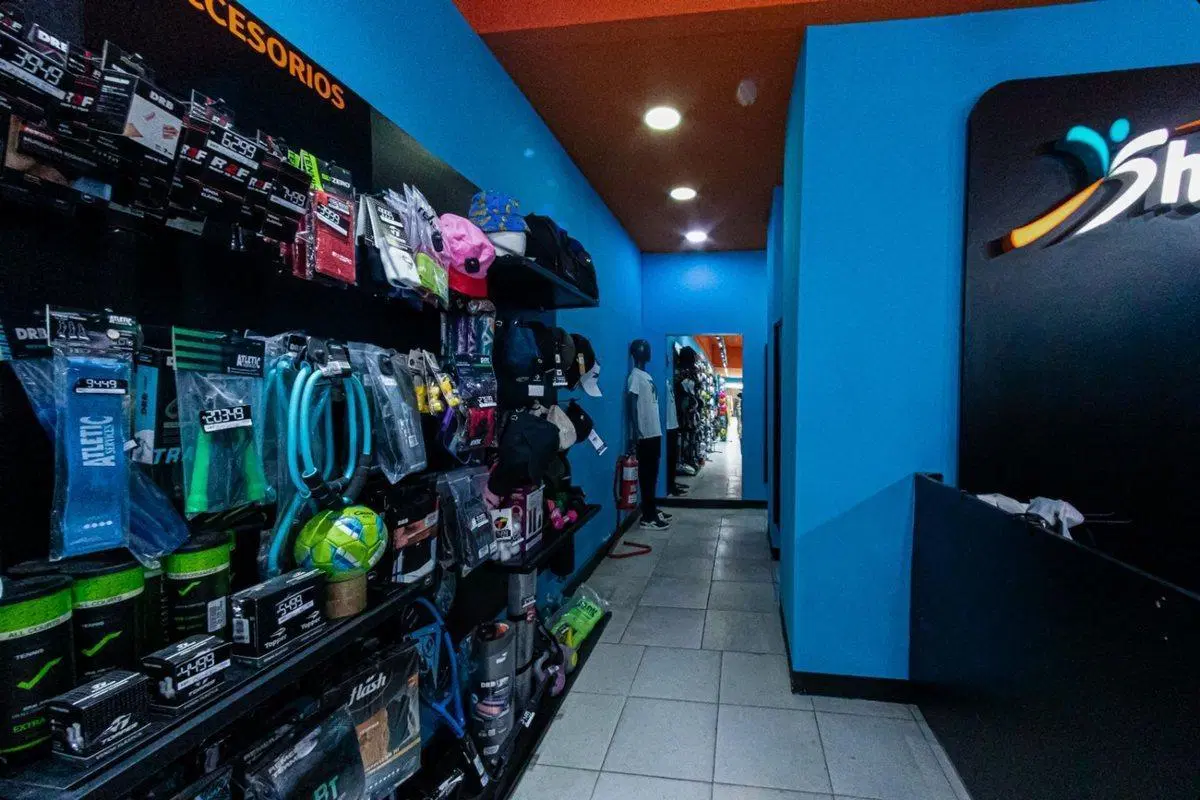 VENTA GRAN LOCAL AL FRENTE CALLE SAN MARTIN LUJAN 8