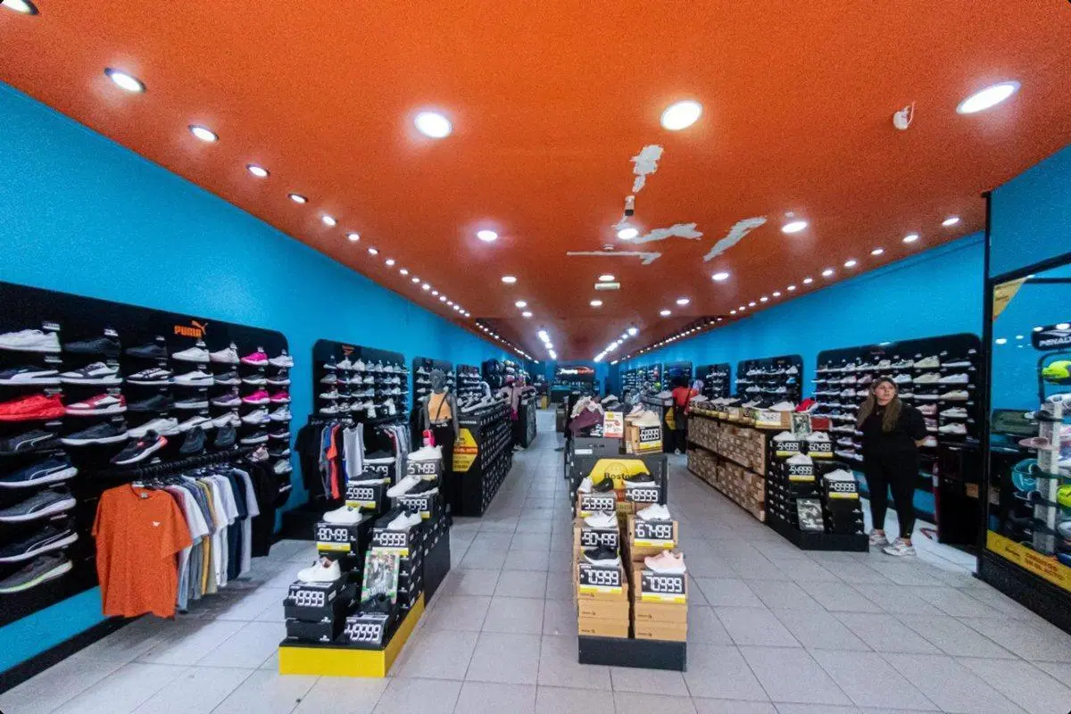 VENTA GRAN LOCAL AL FRENTE CALLE SAN MARTIN LUJAN 3