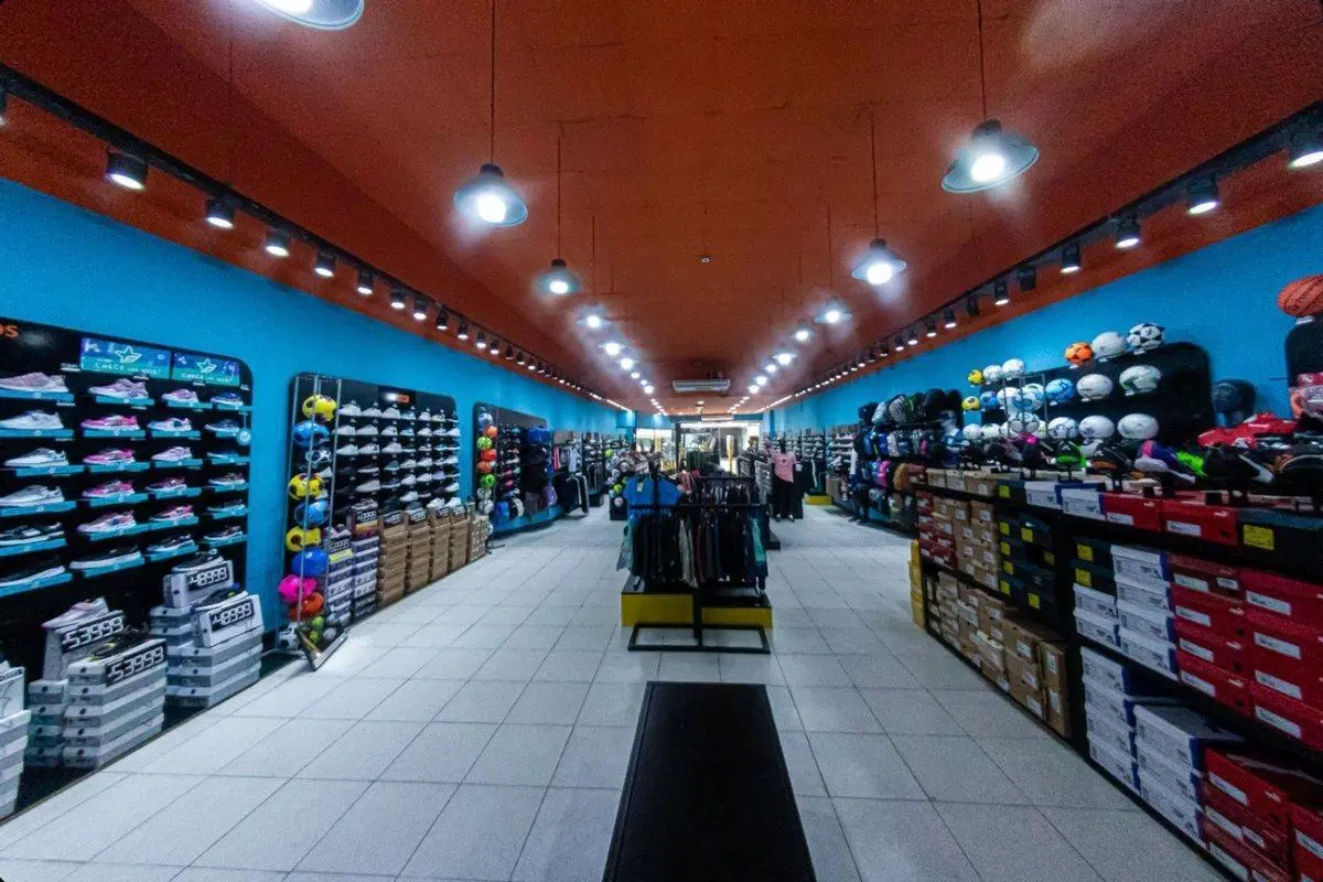 VENTA GRAN LOCAL AL FRENTE CALLE SAN MARTIN LUJAN 2