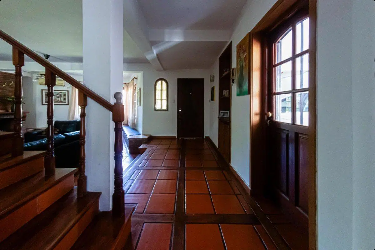 Venta casa con gran jardín y quincho - Pacheco - 4