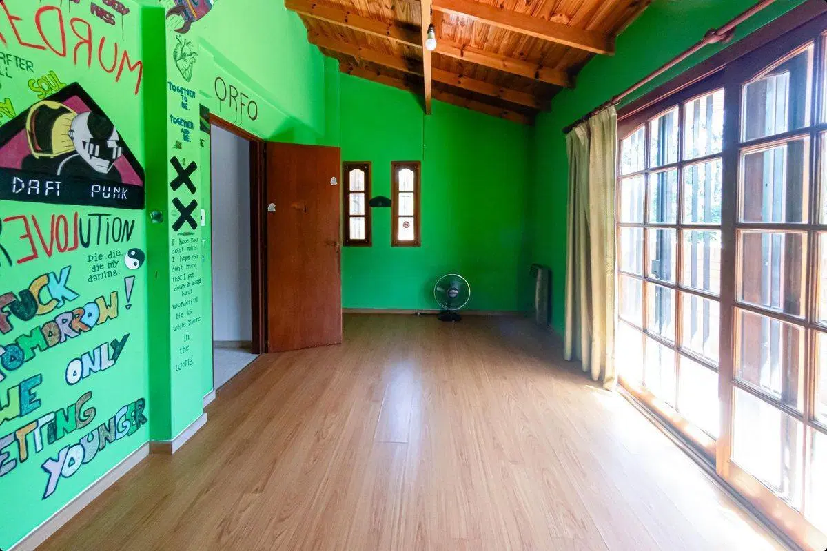Venta casa con gran jardín y quincho - Pacheco - 3