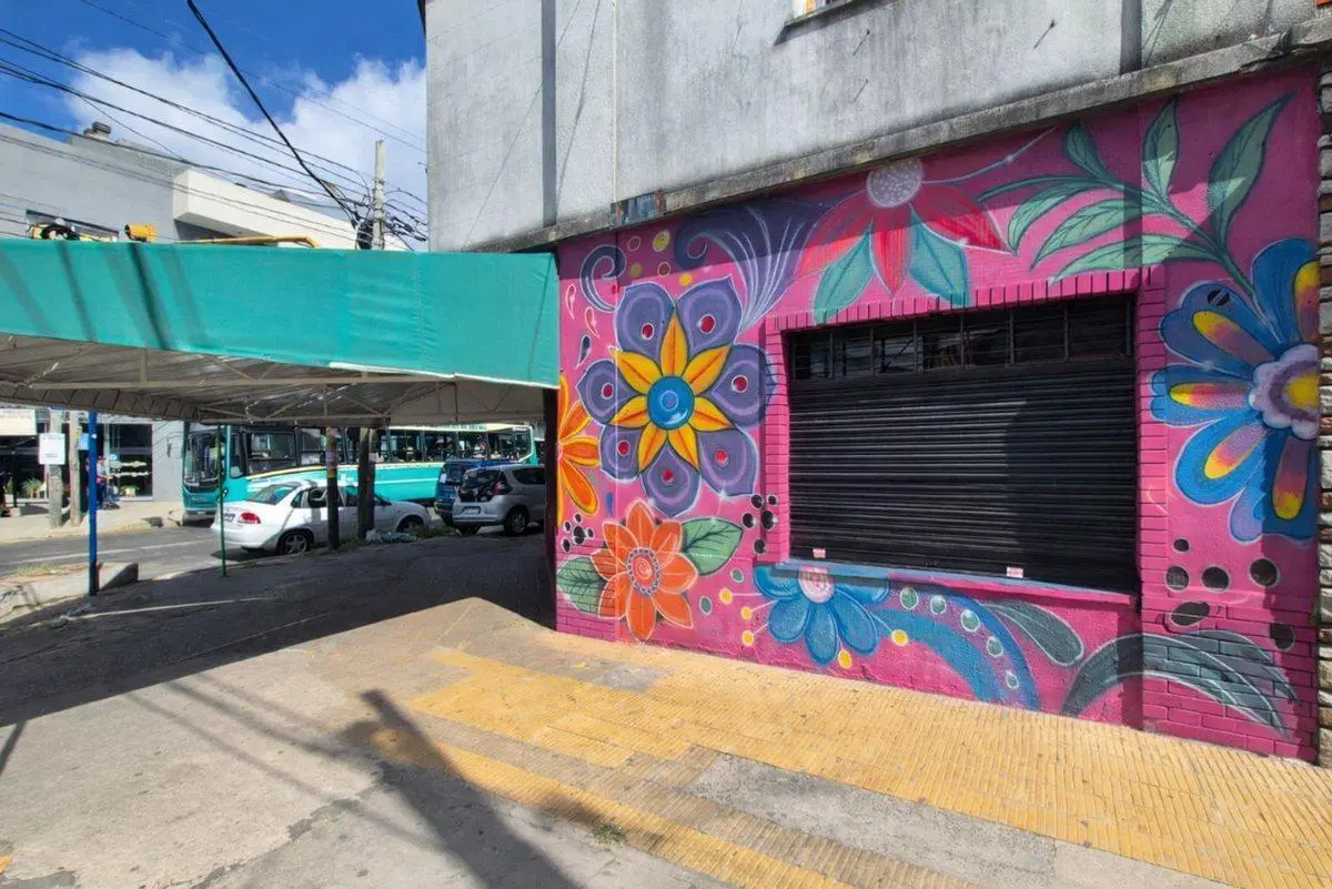 LOCAL EN ESQUINA SOBRE AVENIDA – ALTA VISIBILIDAD 5
