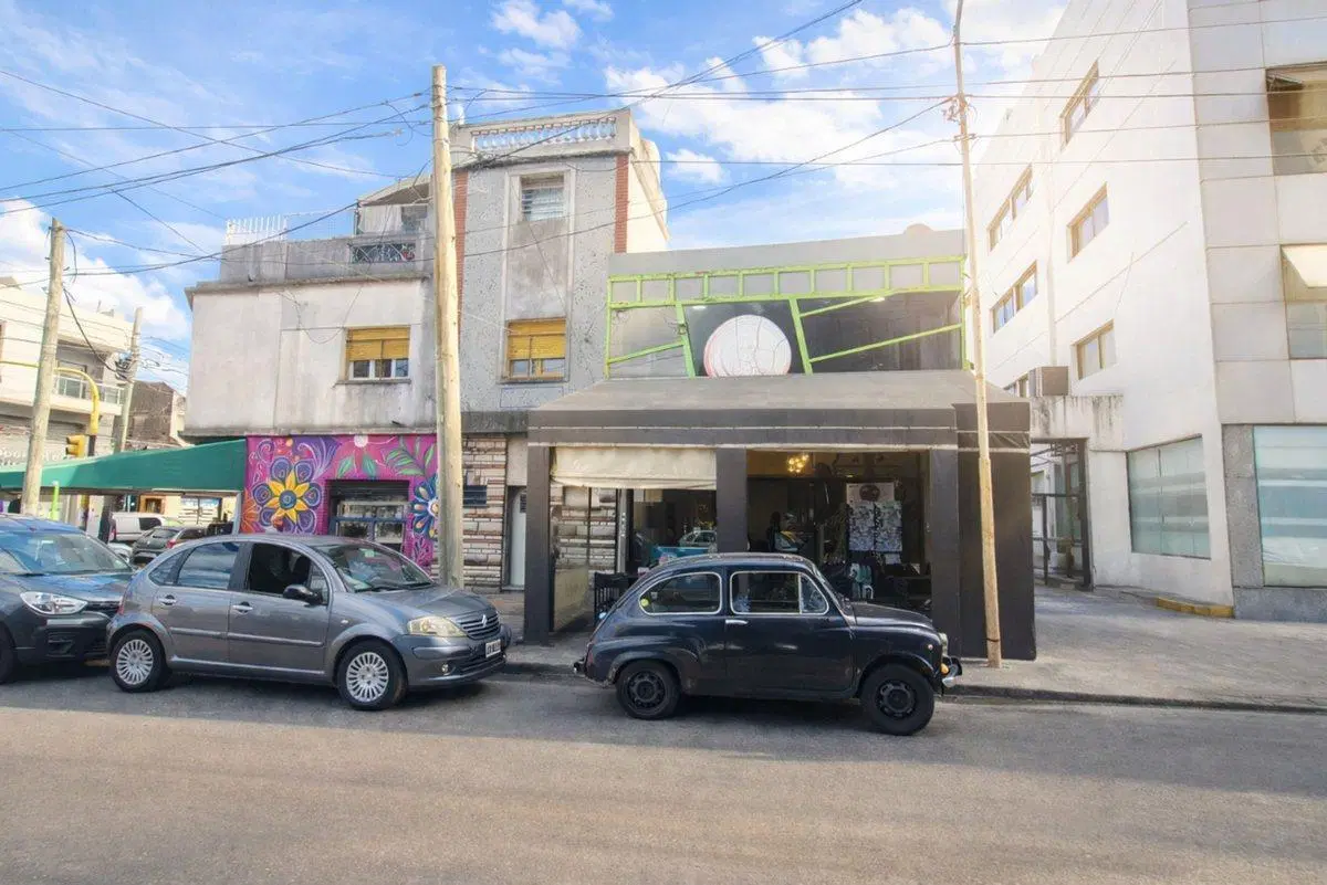 LOCAL EN ESQUINA SOBRE AVENIDA – ALTA VISIBILIDAD 2