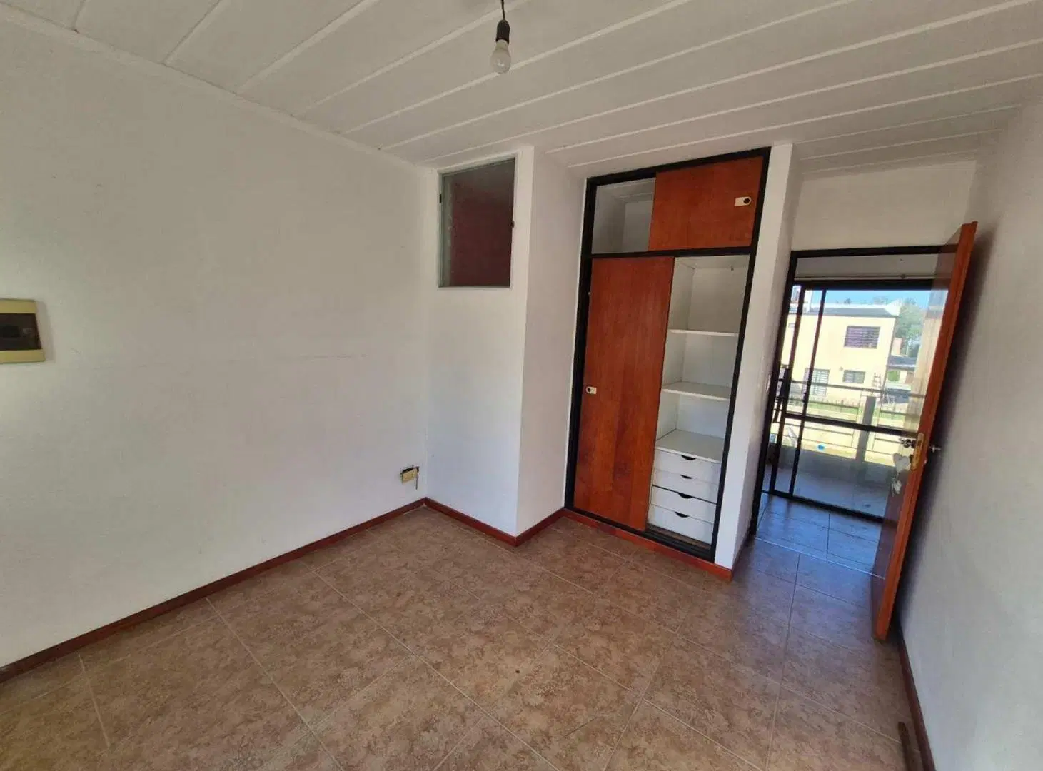 Complejo de 3 UF con cochera y jardin 2