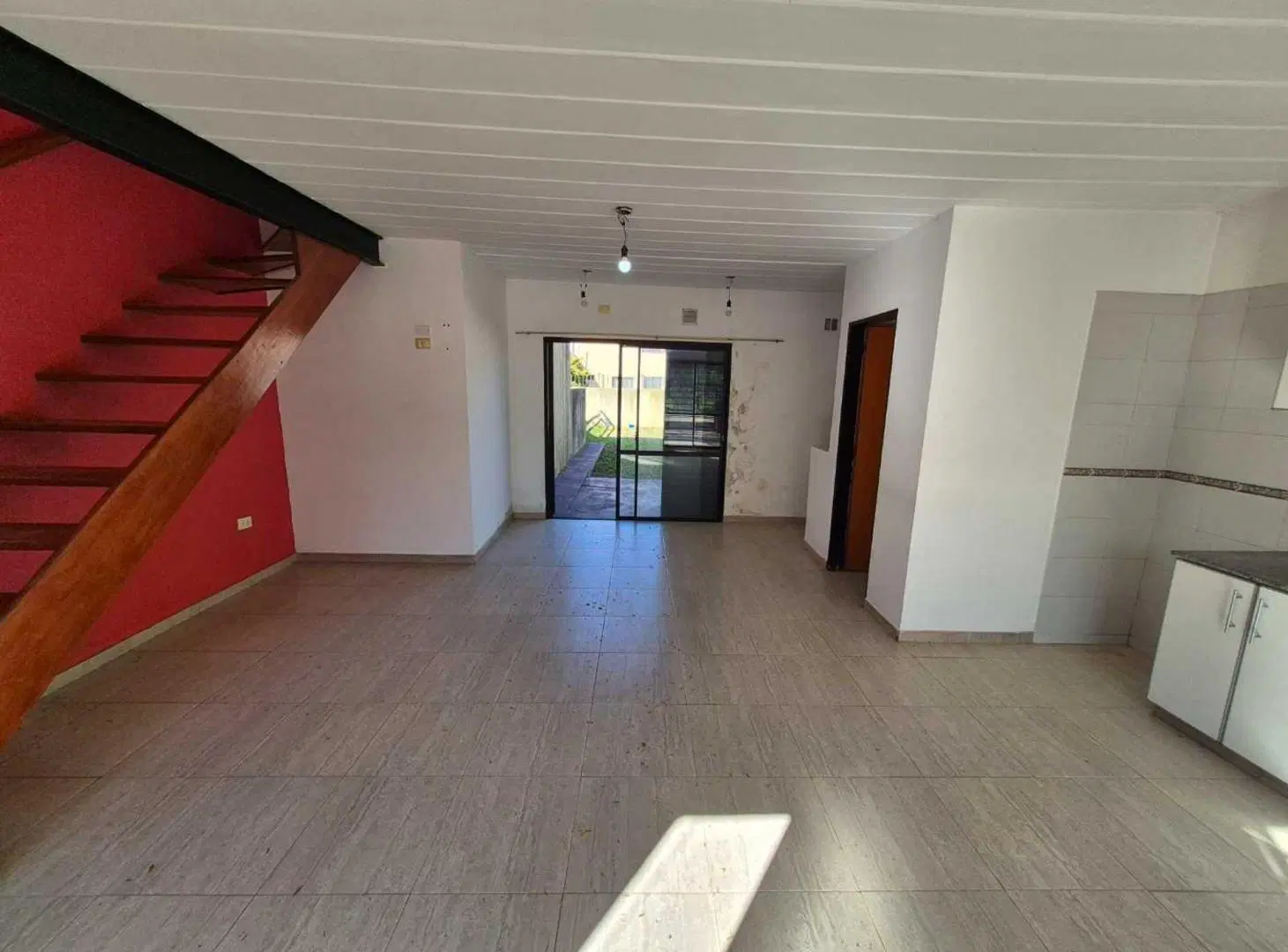 Complejo de 3 UF con cochera y jardin 5