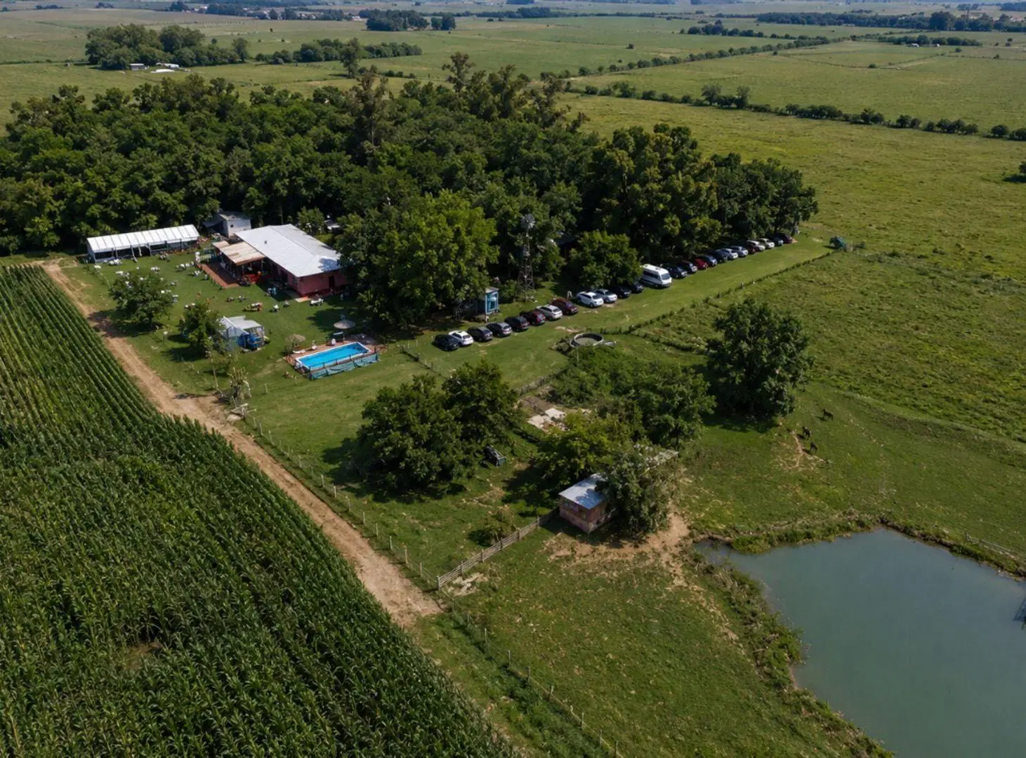 Campo de 210000m2 con complejo turístico y eventos 2