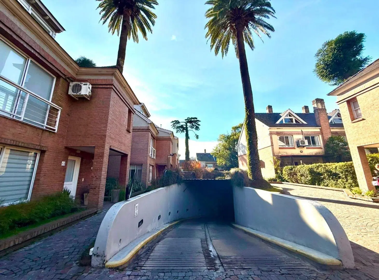 VENTA CASA - ALTOS DE ADROGUE- COCHERA- PILETA 2