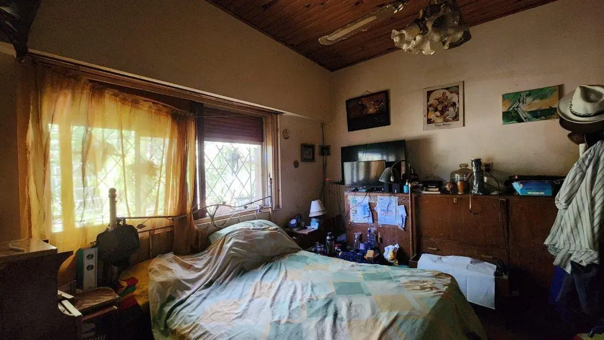 VENTA CASA 4 AMBIENTES A REFACCIONAR EN VERSALLES 8