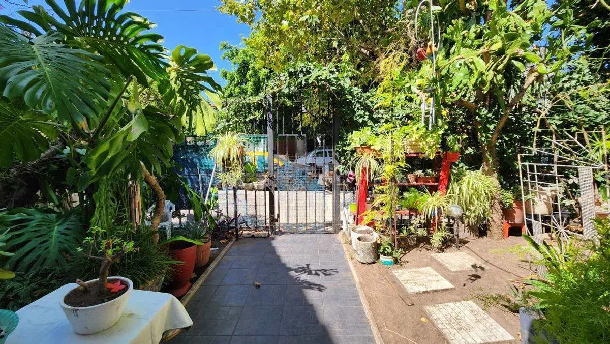VENTA CASA 4 AMBIENTES A REFACCIONAR EN VERSALLES 2