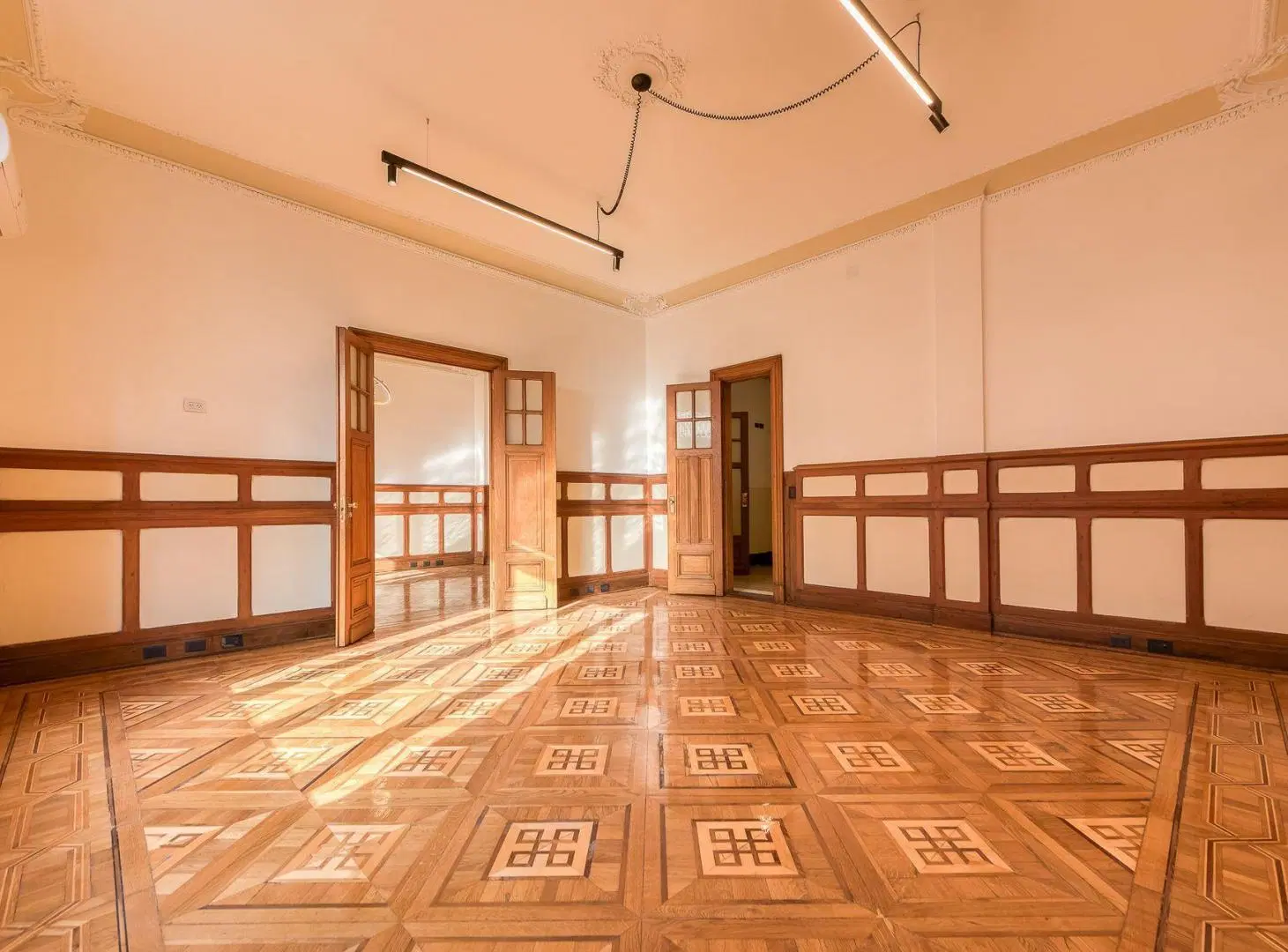 VENTA OFICINA COMERCIAL EN MONSERRAT 5