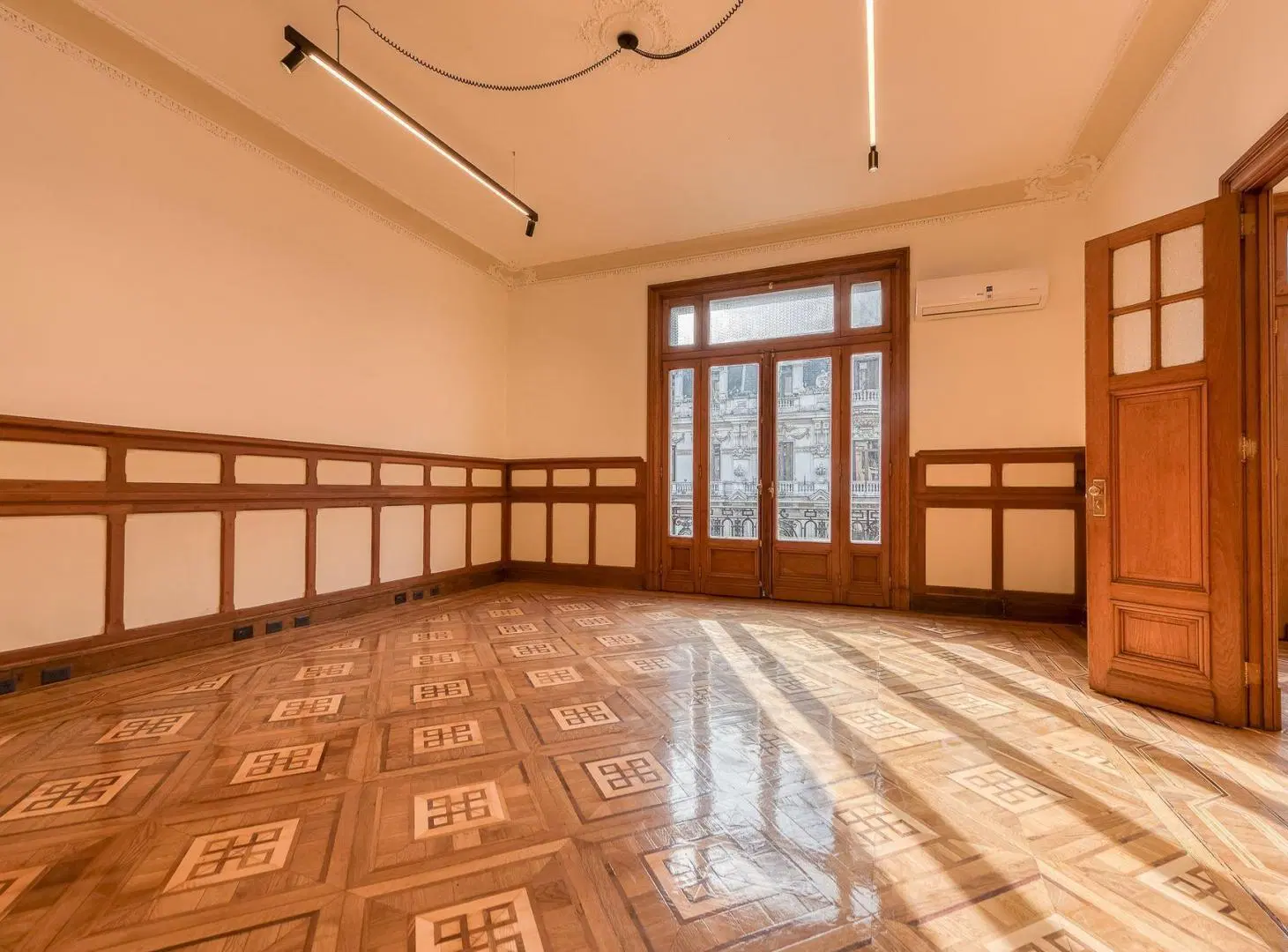 VENTA OFICINA COMERCIAL EN MONSERRAT 2
