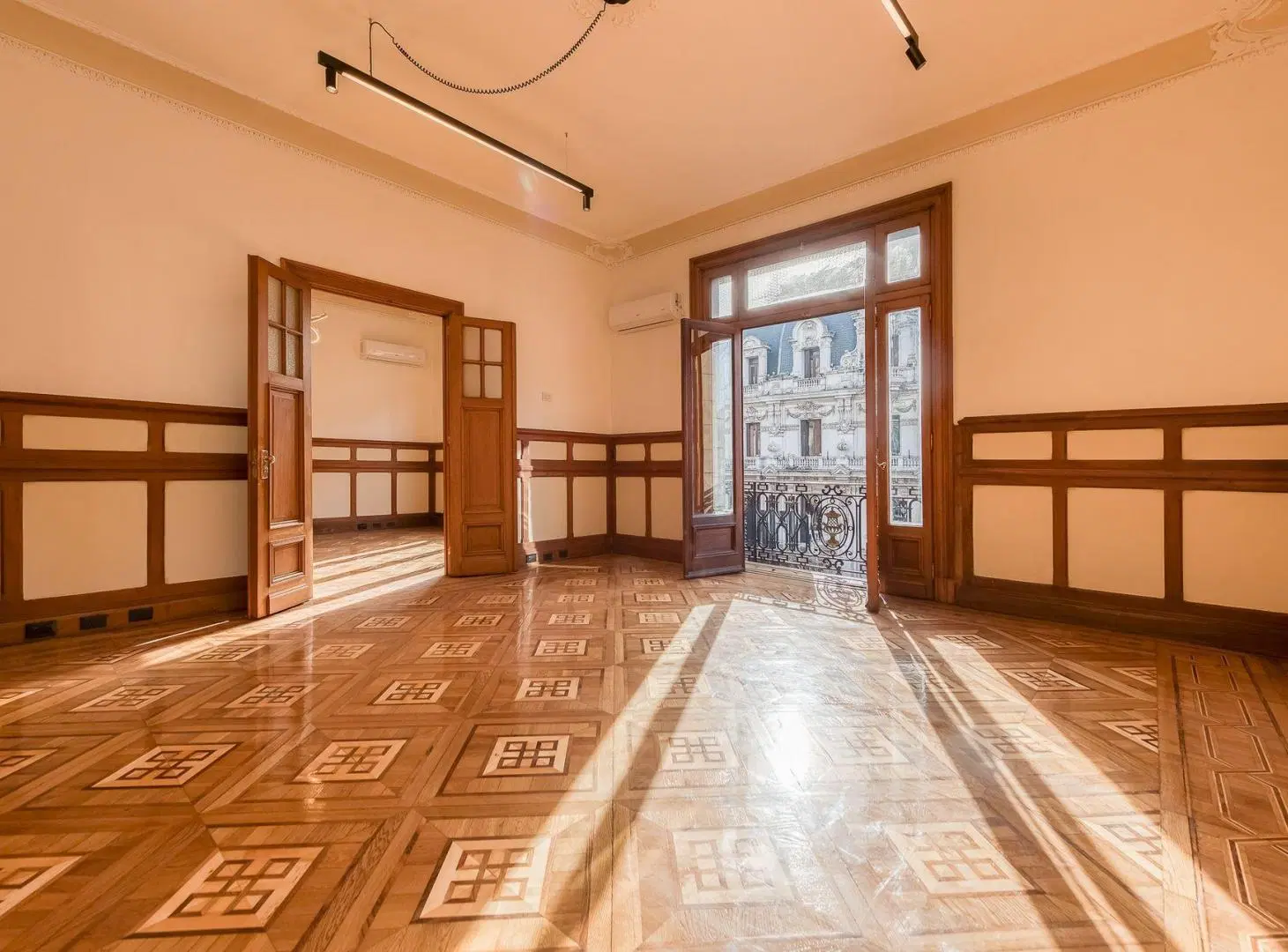 VENTA OFICINA COMERCIAL EN MONSERRAT 3