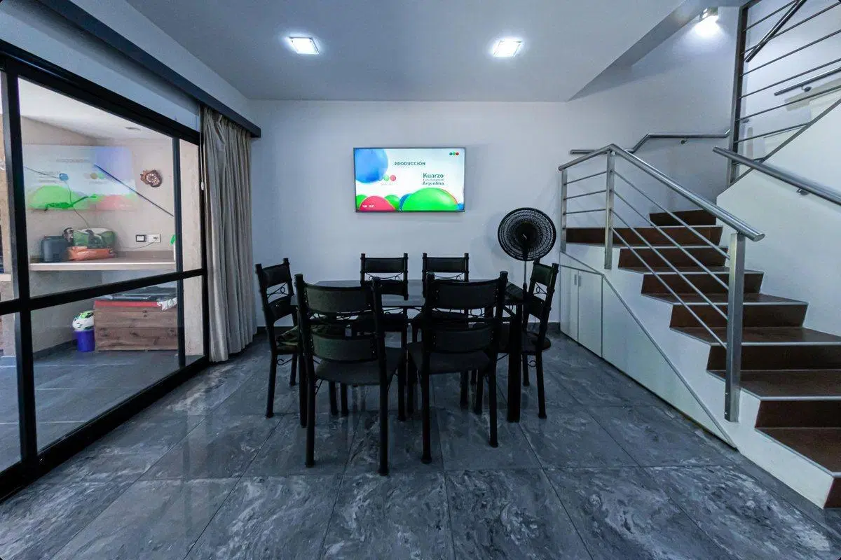 CASA DE 6 AMBIENTES GARAGE QUINCHO JARDIN QUILMES 5