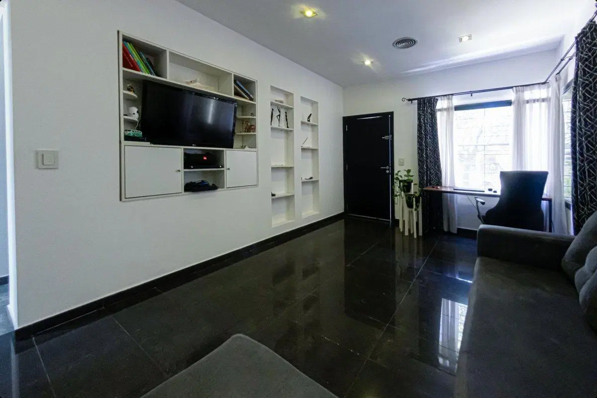 CASA DE 6 AMBIENTES GARAGE QUINCHO JARDIN QUILMES 3