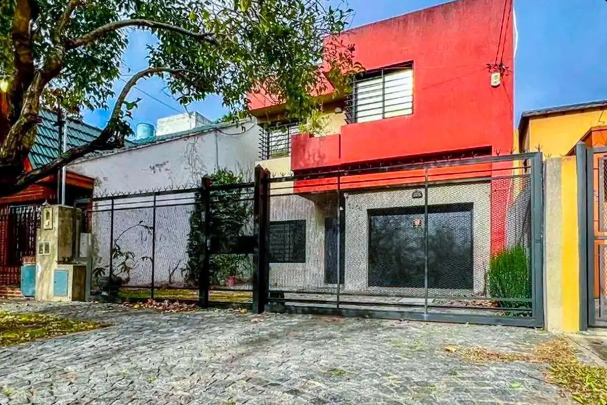 CASA DE 6 AMBIENTES GARAGE QUINCHO JARDIN QUILMES 1