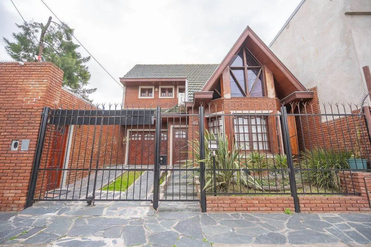 OPORTUNIDAD CASA C/ JARDIN QUINCHO BERNAL QUILMES 1