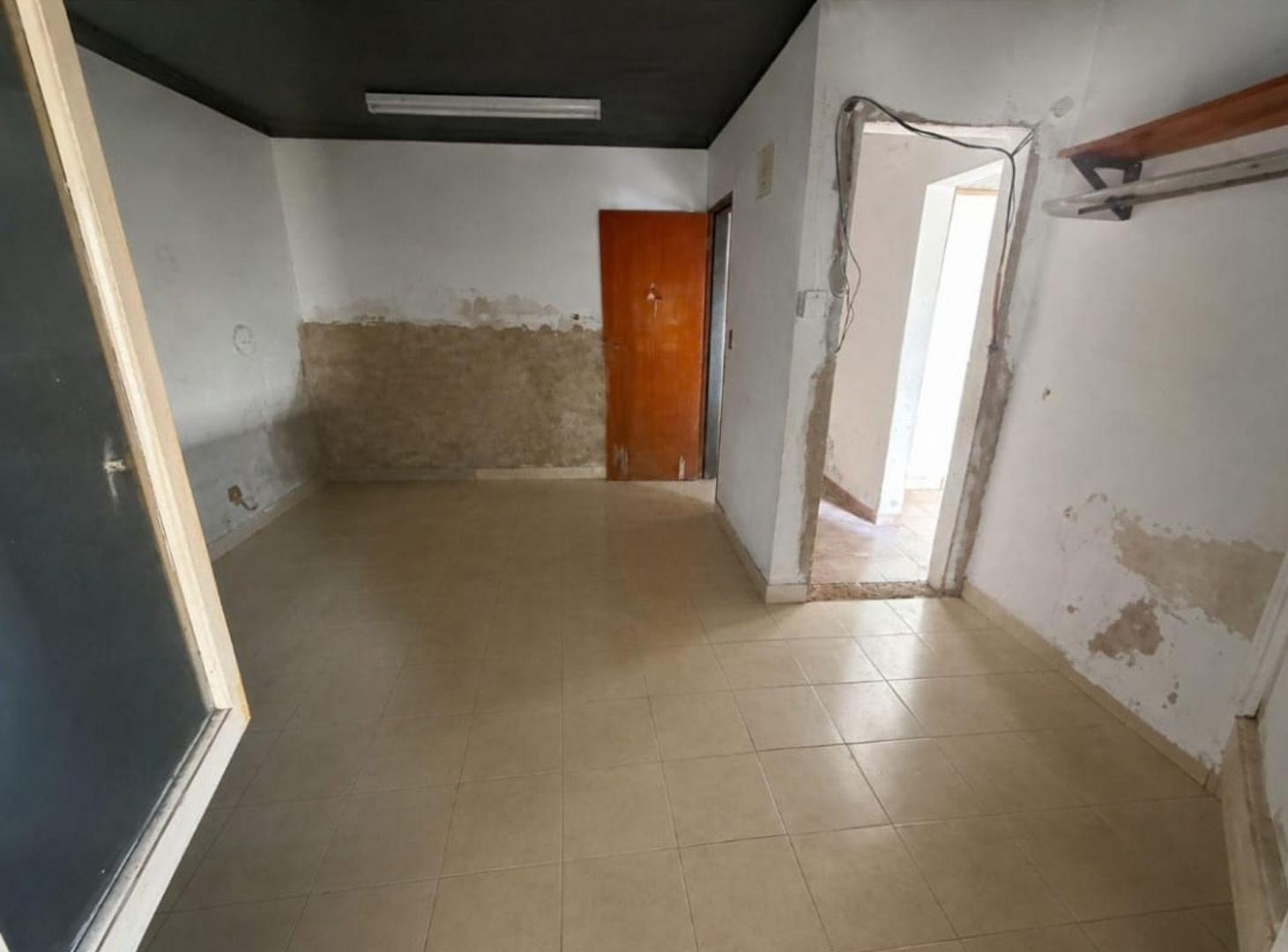 Foto de VENTA PH EN SARANDI A REFACCIONAR, imagen 1