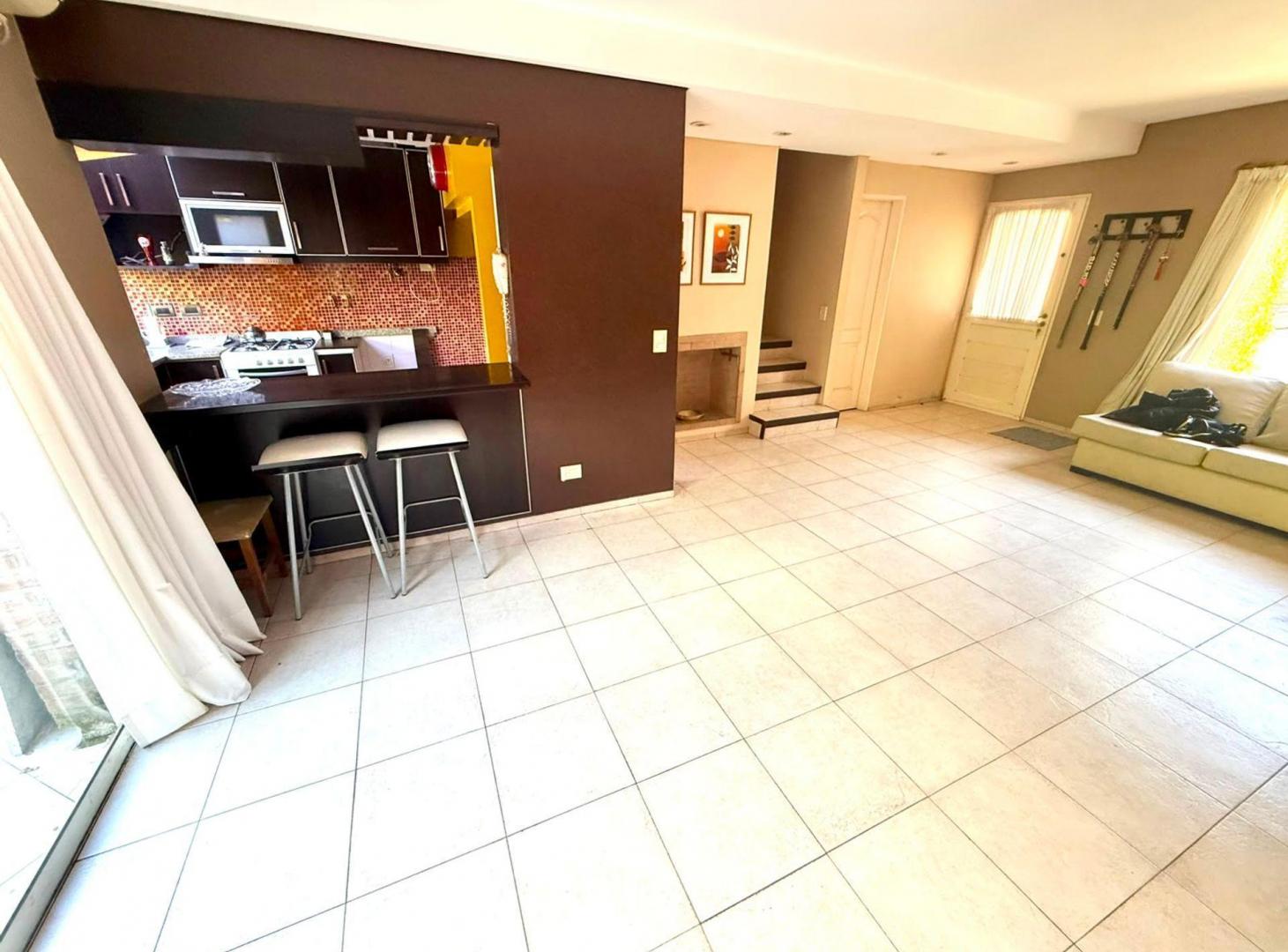 Foto de VENTA CASA - ALTOS DE ADROGUE- COCHERA- PILETA, imagen 4