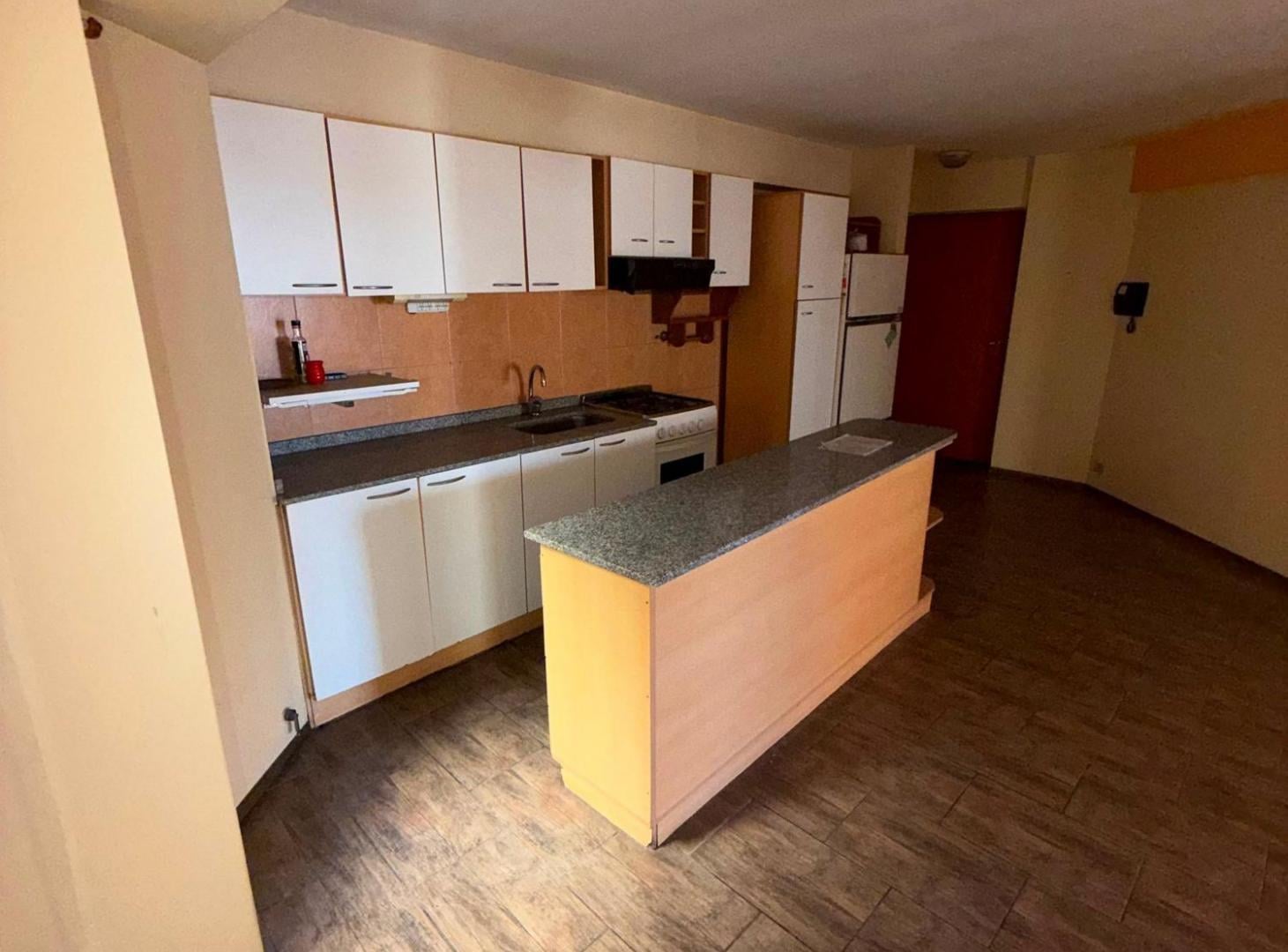Foto de Departamento 2 amb. en venta con cochera y balcon, imagen 4