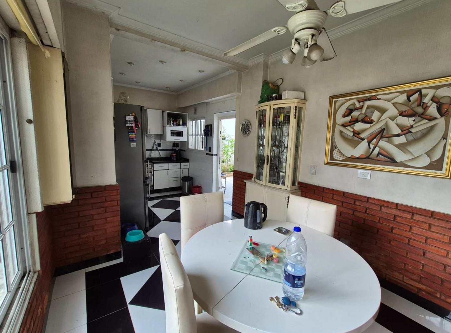Foto de CASA 6 AMBIENTES CON COCHERA, PATIO Y TERRAZA, imagen 3
