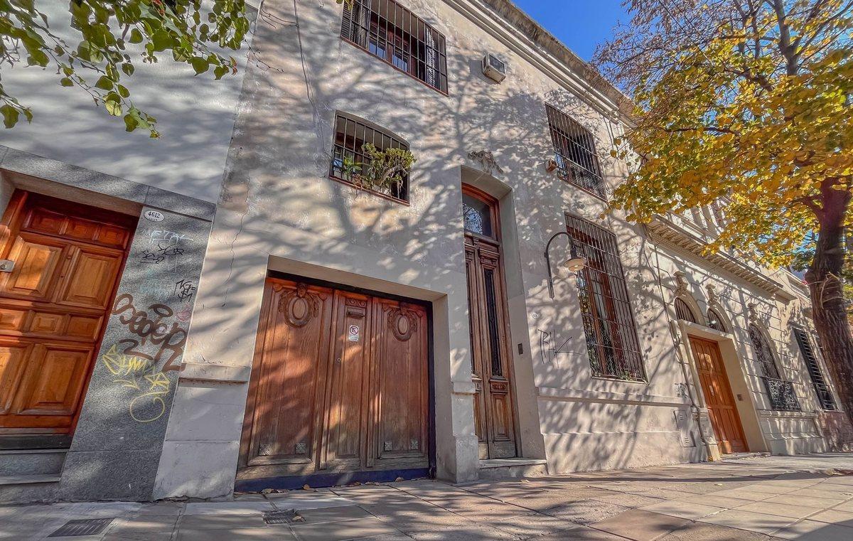 Foto de Casa única! Jardín, terraza, cochera. Lote propio, imagen 1