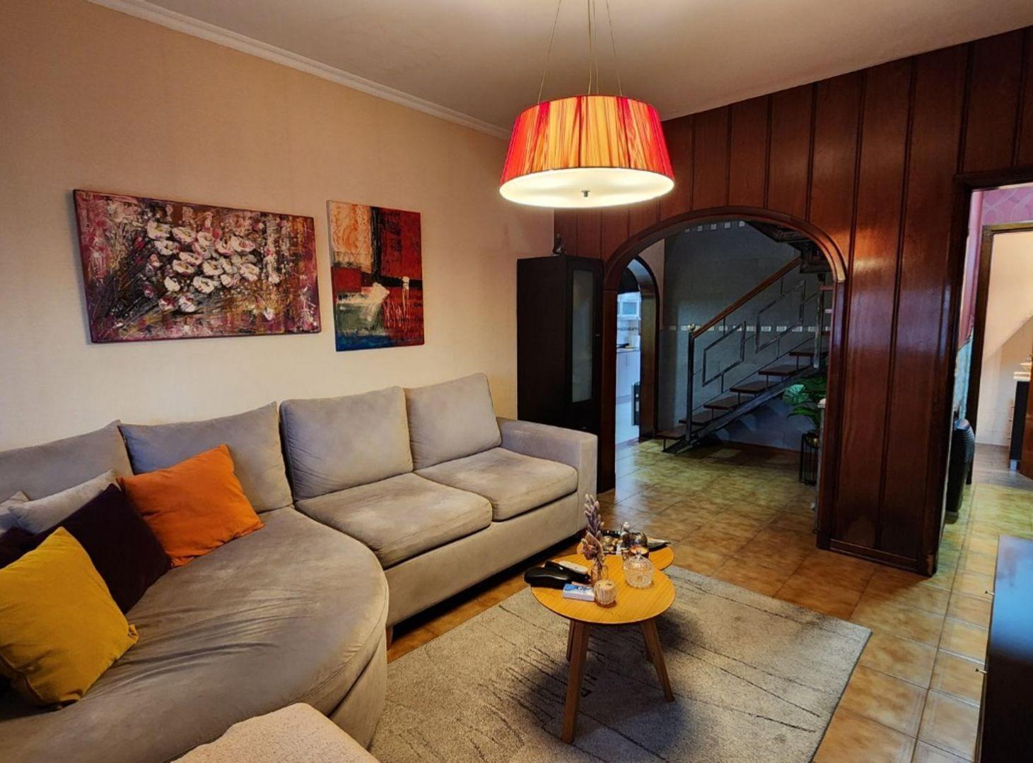 Foto de HERMOSA CASA EN VENTA - 5 AMBIENTES EN QUILMES, imagen 2