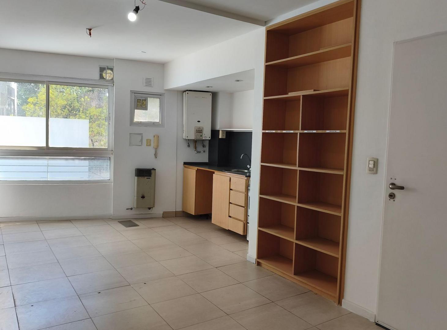 Foto de Amplio monoambiente con patio - Apto Profesional, imagen 3
