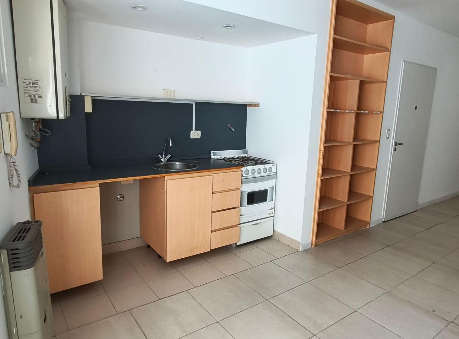 Foto de Amplio monoambiente con patio - Apto Profesional, imagen 1