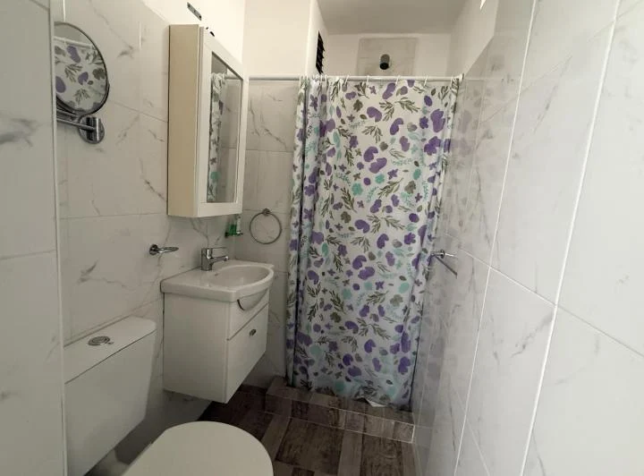 Monoambiente luminoso - Entre Ríos y Belgrano - vivienda y apto profesional 4