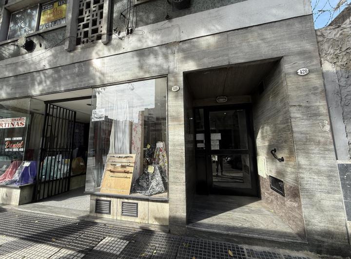 Monoambiente luminoso - Entre Ríos y Belgrano - vivienda y apto profesional 3