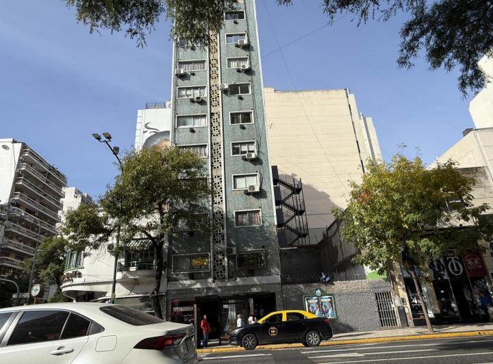 Monoambiente luminoso - Entre Ríos y Belgrano - vivienda y apto profesional 2