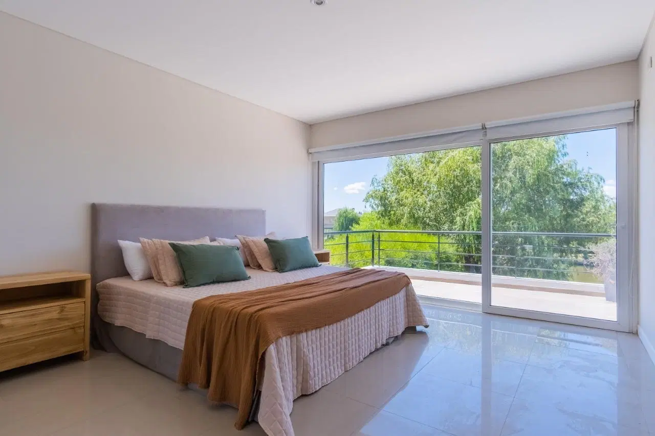Espectacular casa en alquiler con muebles Nordelta 5