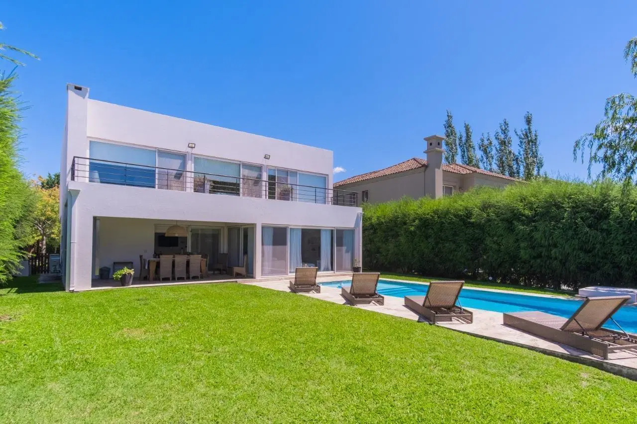 Espectacular casa en alquiler con muebles Nordelta 4