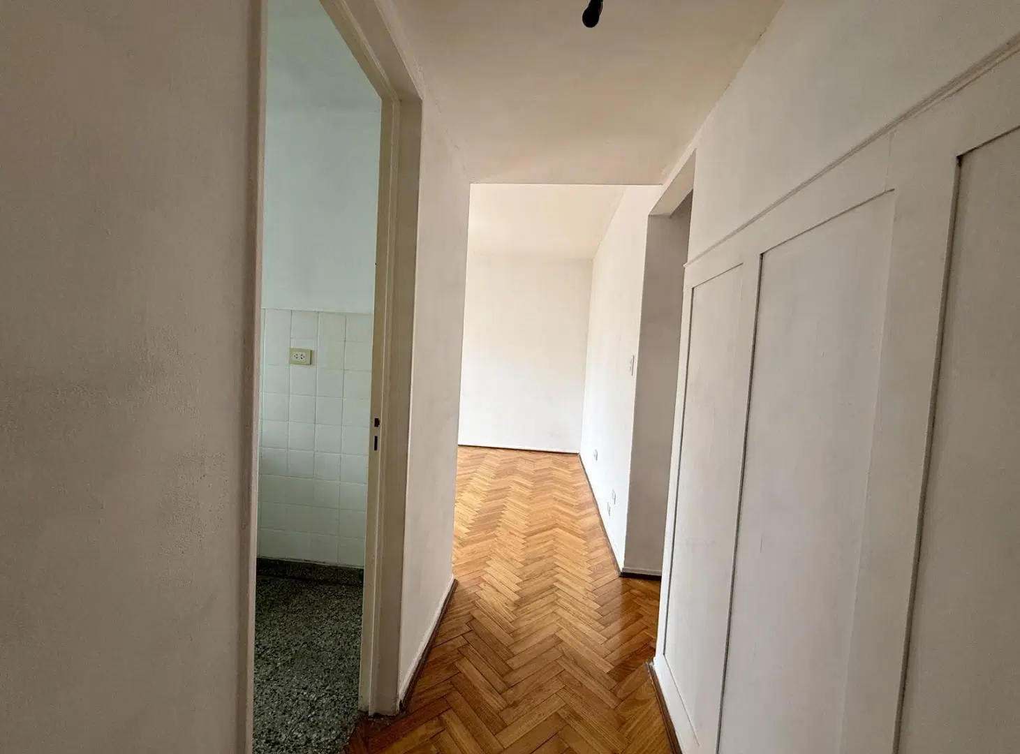 Departamento 2 ambientes Contrafrente Vista Abierta con Balcón 3