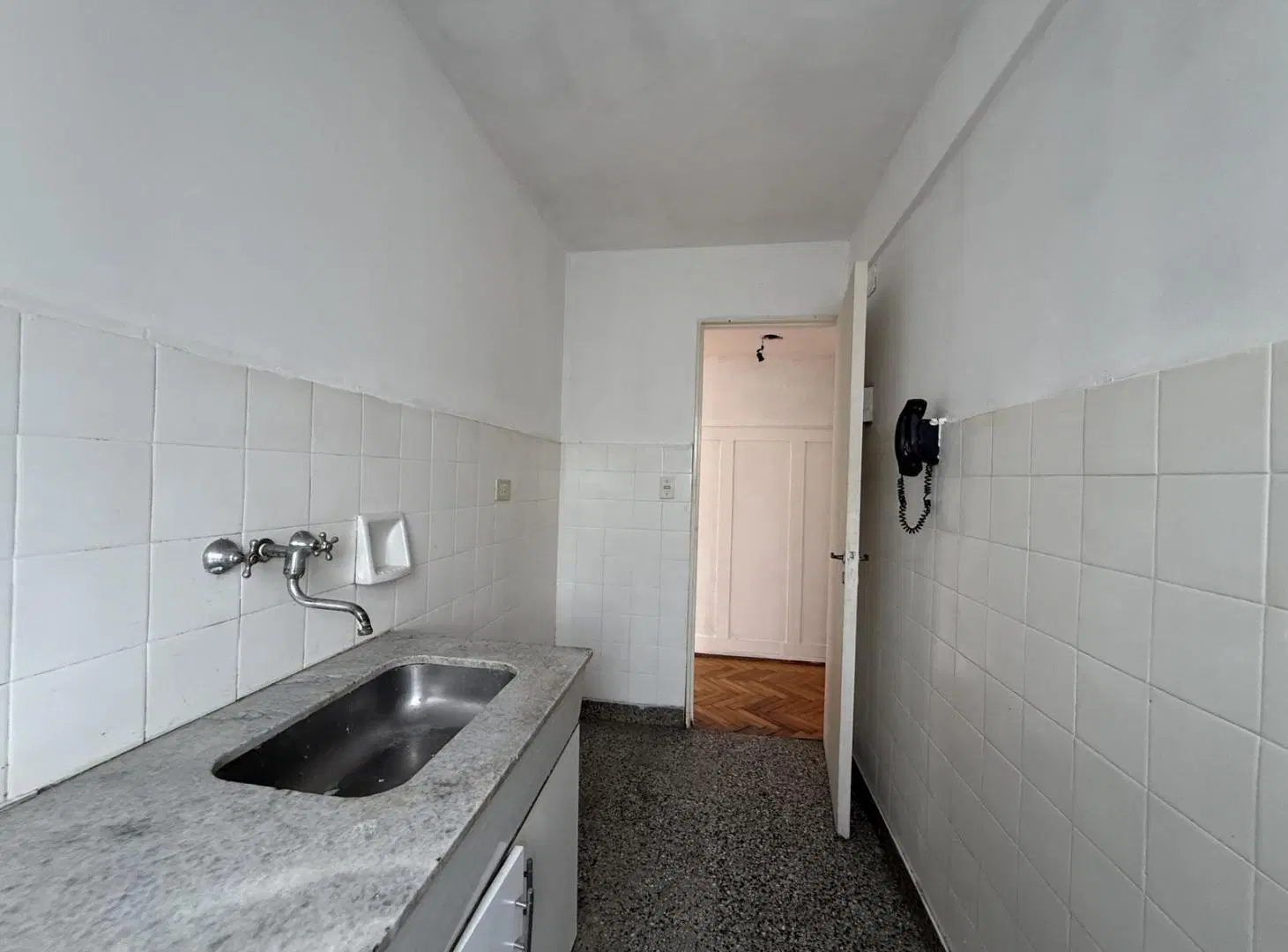Departamento 2 ambientes Contrafrente Vista Abierta con Balcón 4
