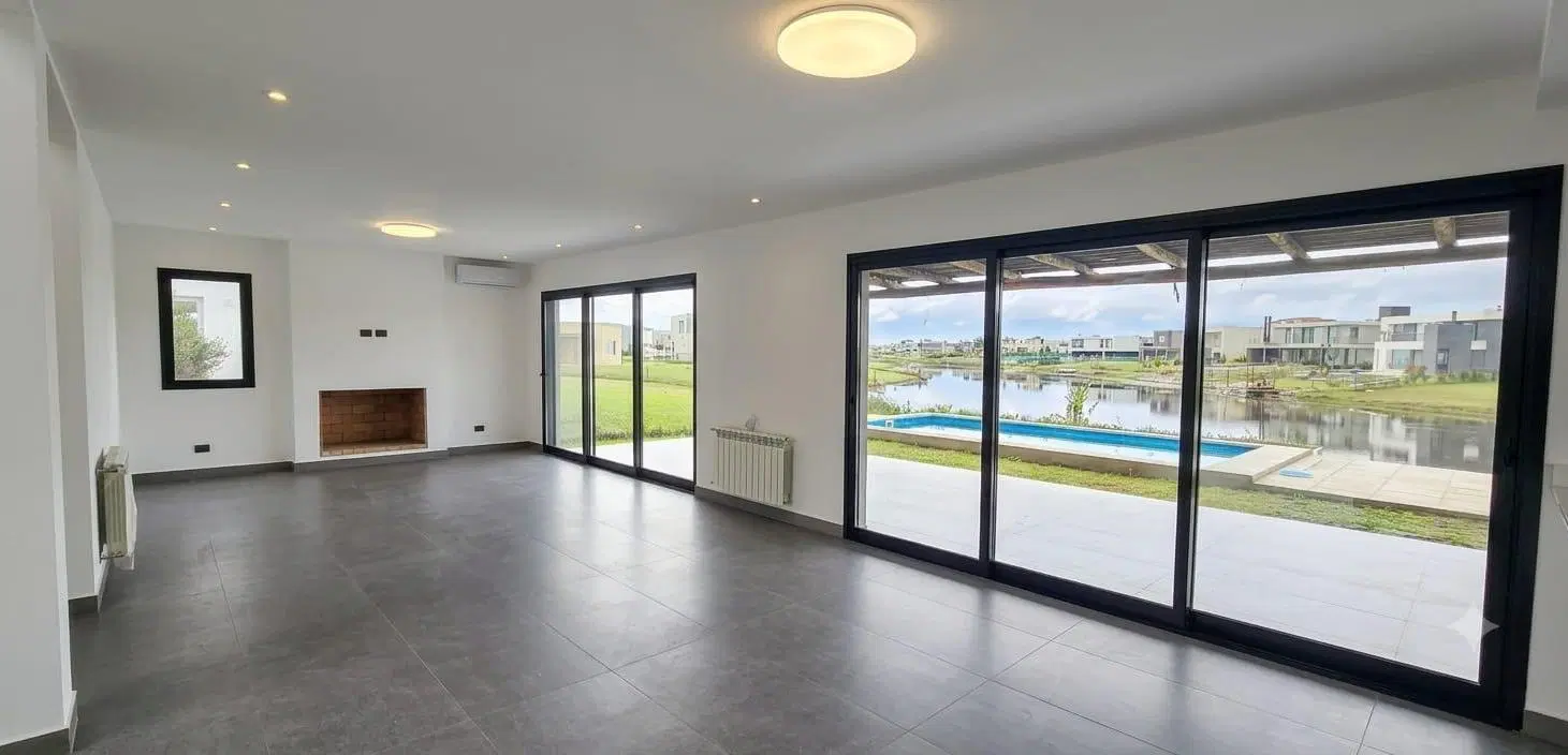 Casa en venta a la laguna Barrio El Naudir 5