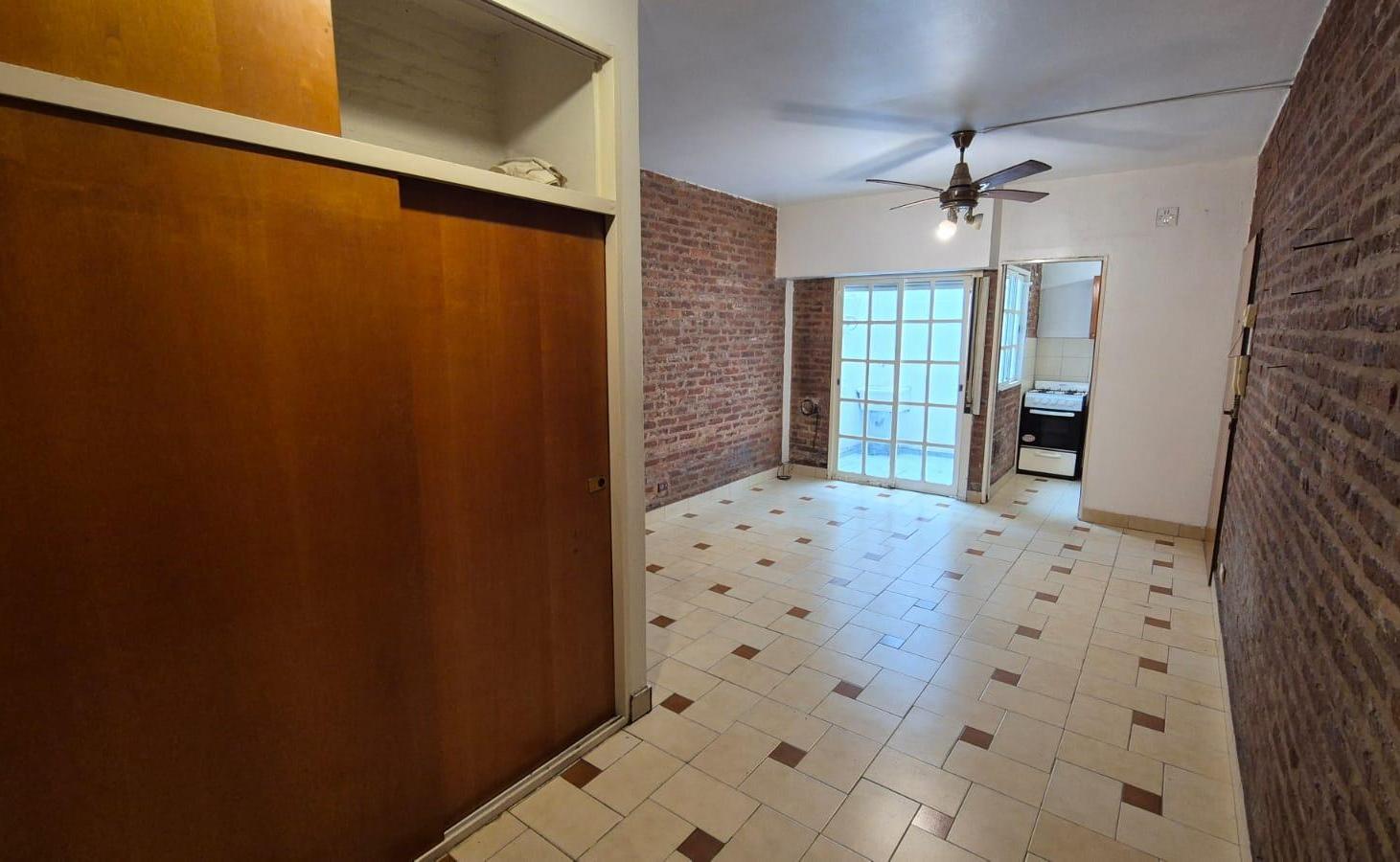Monoambiente a la venta en Caballito Planta Baja con Patio