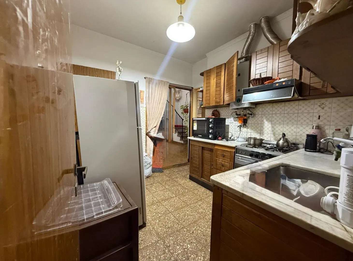 Casa en 1er piso con cochera y dos locales comerciales en PB - Vivir con Renta 5
