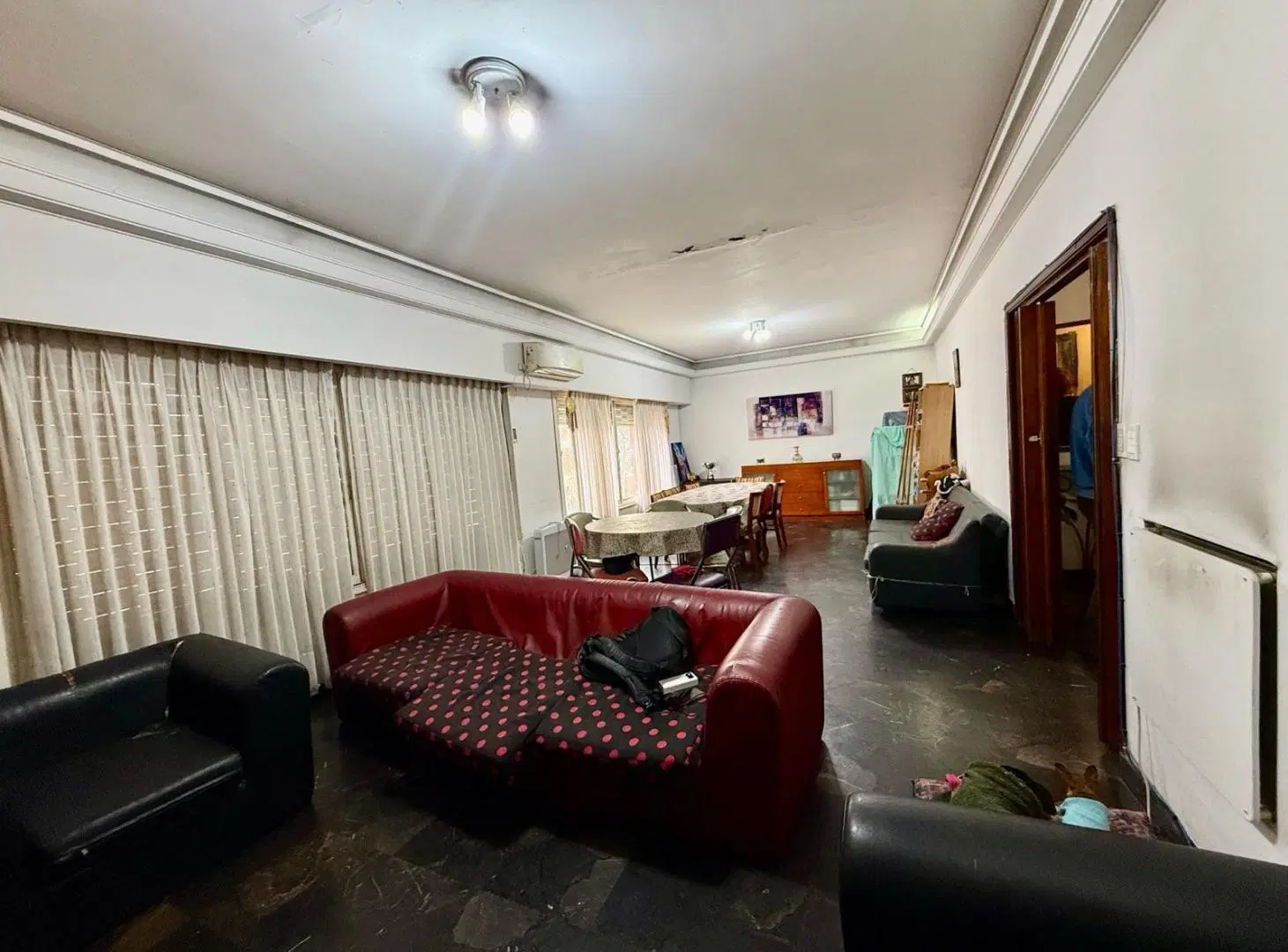 Casa en 1er piso con cochera y dos locales comerciales en PB - Vivir con Renta 3