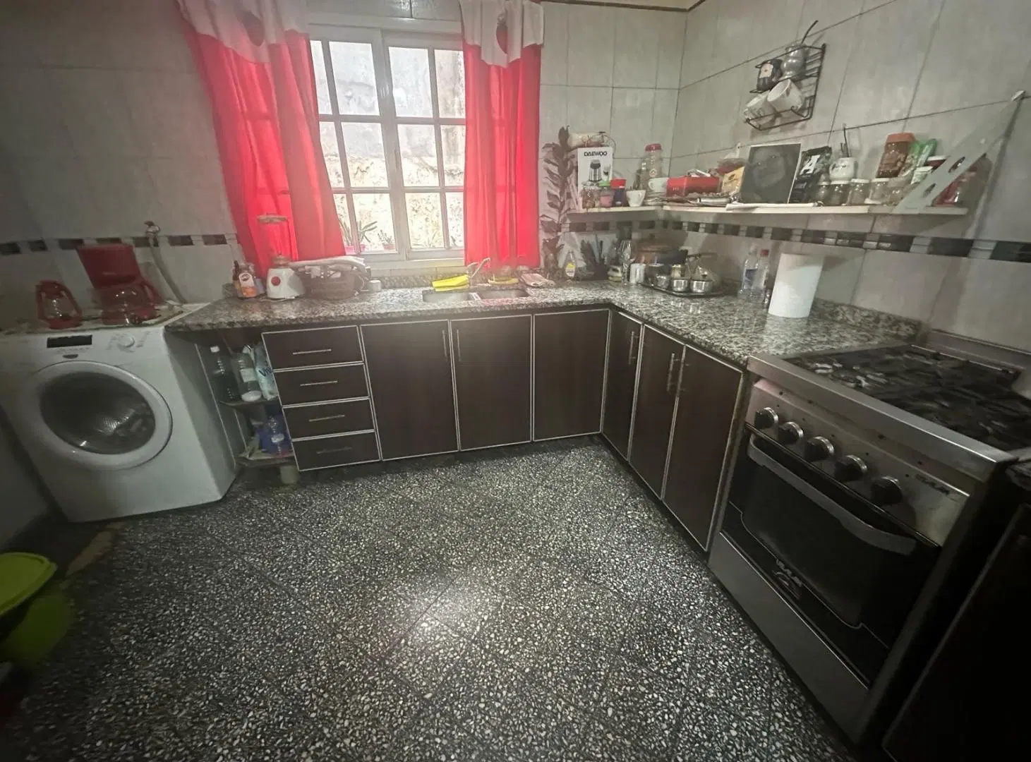 Amplio ph de 4 ambientes más un departamento y jardín 3