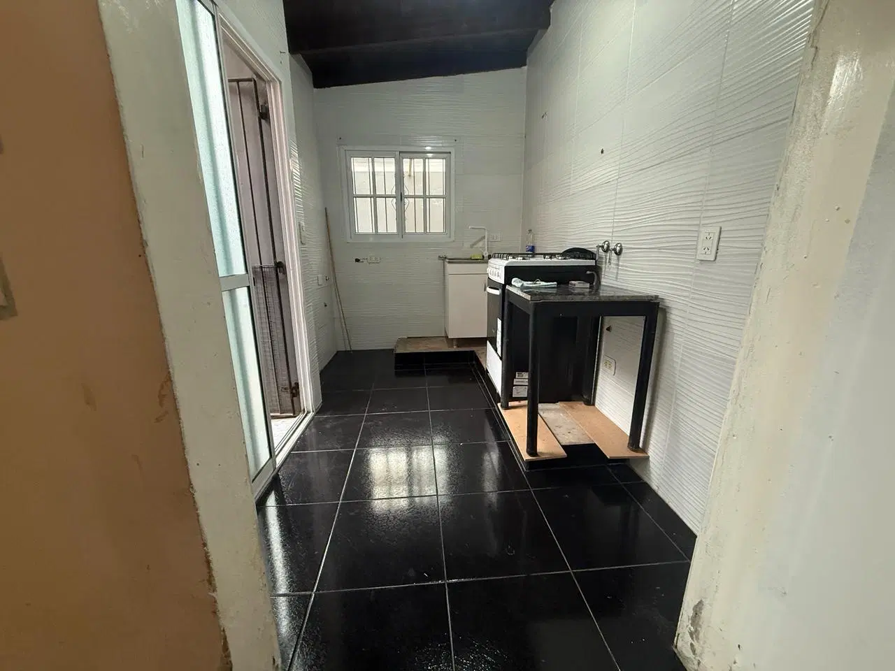 ALQUILER! PH 2 Amb al Frente con Gran Patio – Gerli 2
