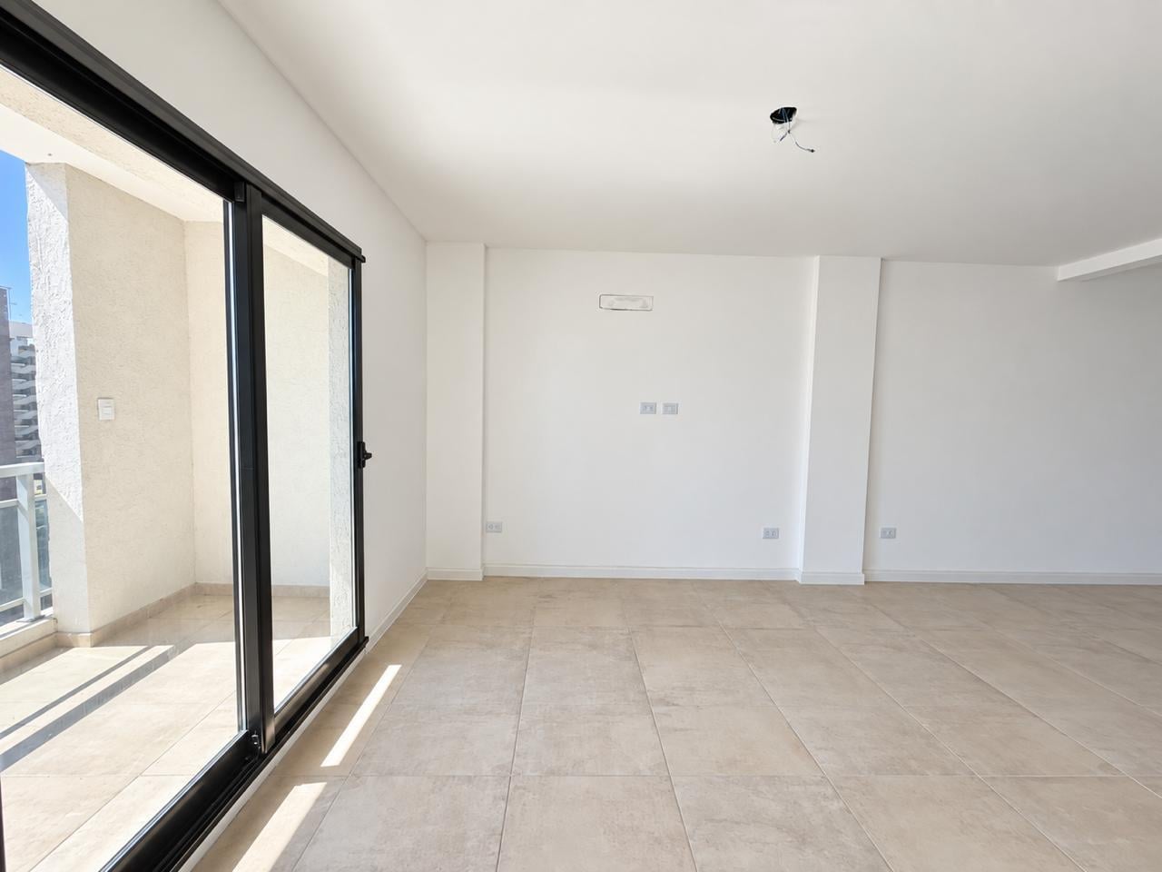 Foto de Venta 4 Ambientes, Piso Completo C/Cochera, Lanús Oeste., imagen 2