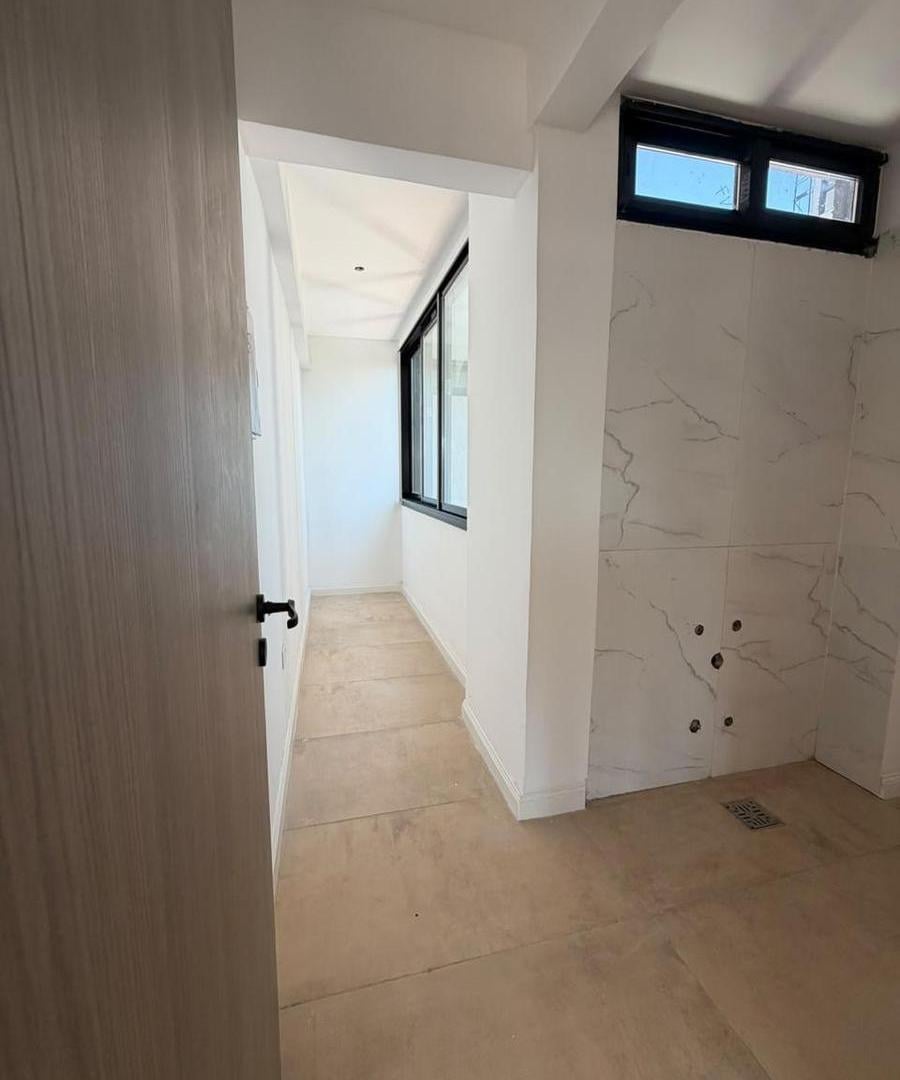 Foto de Venta 4 Ambientes, Piso Completo C/Cochera, Lanús Oeste., imagen 5