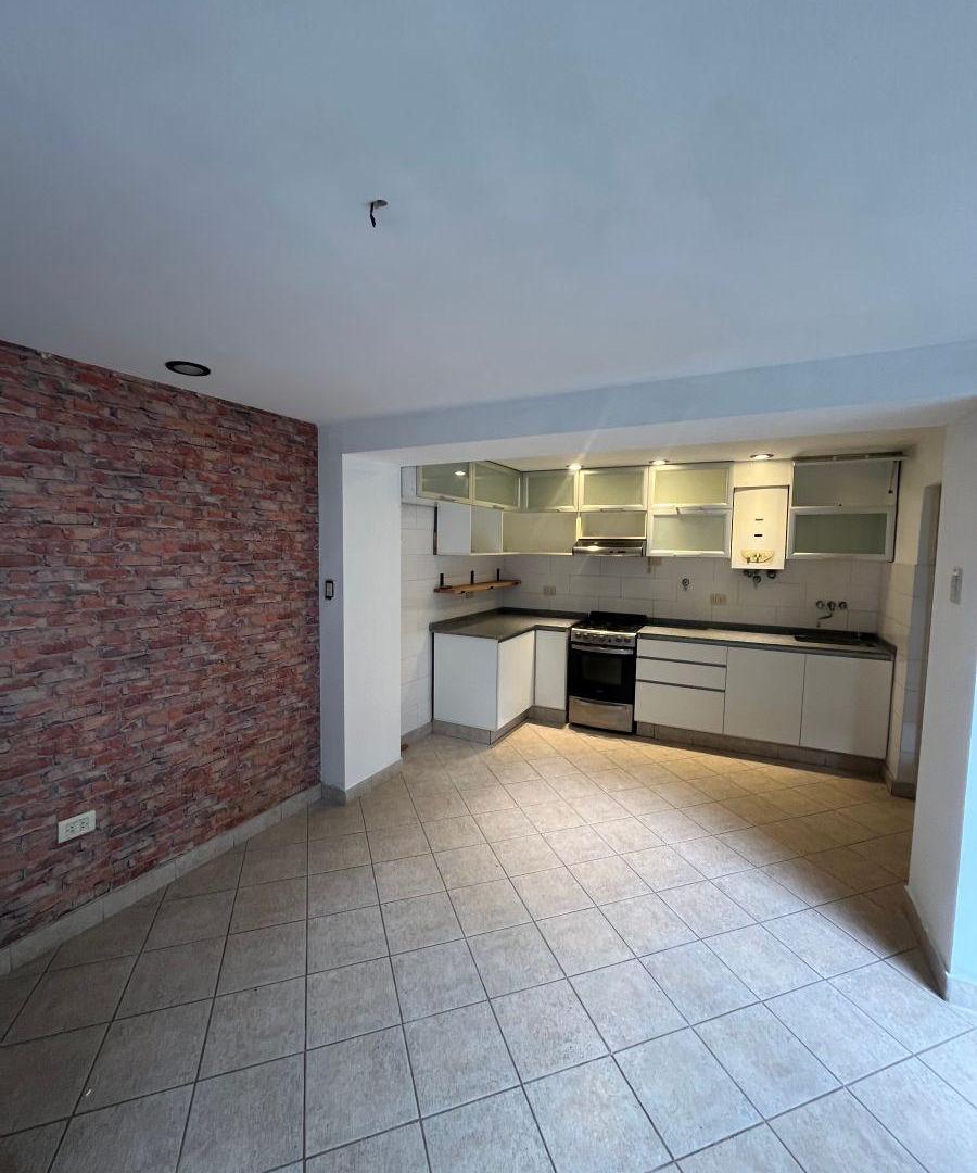 Foto de VENTA DEPARTAMENTO DE PASILLO. NO PH. RECICLADO. SAN LORENZO 2600, imagen 2